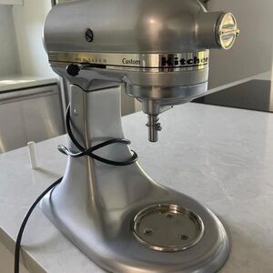 KitchenAid Customer Standing Mixer with Matching Stainless Steel Mixing Bowl